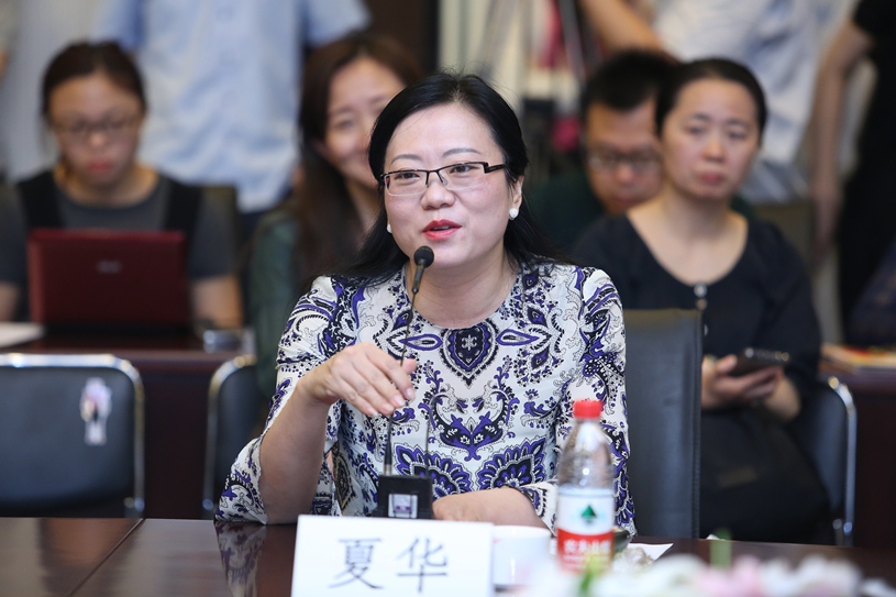 演讲嘉宾:夏华女士(依文企业集团董事长)